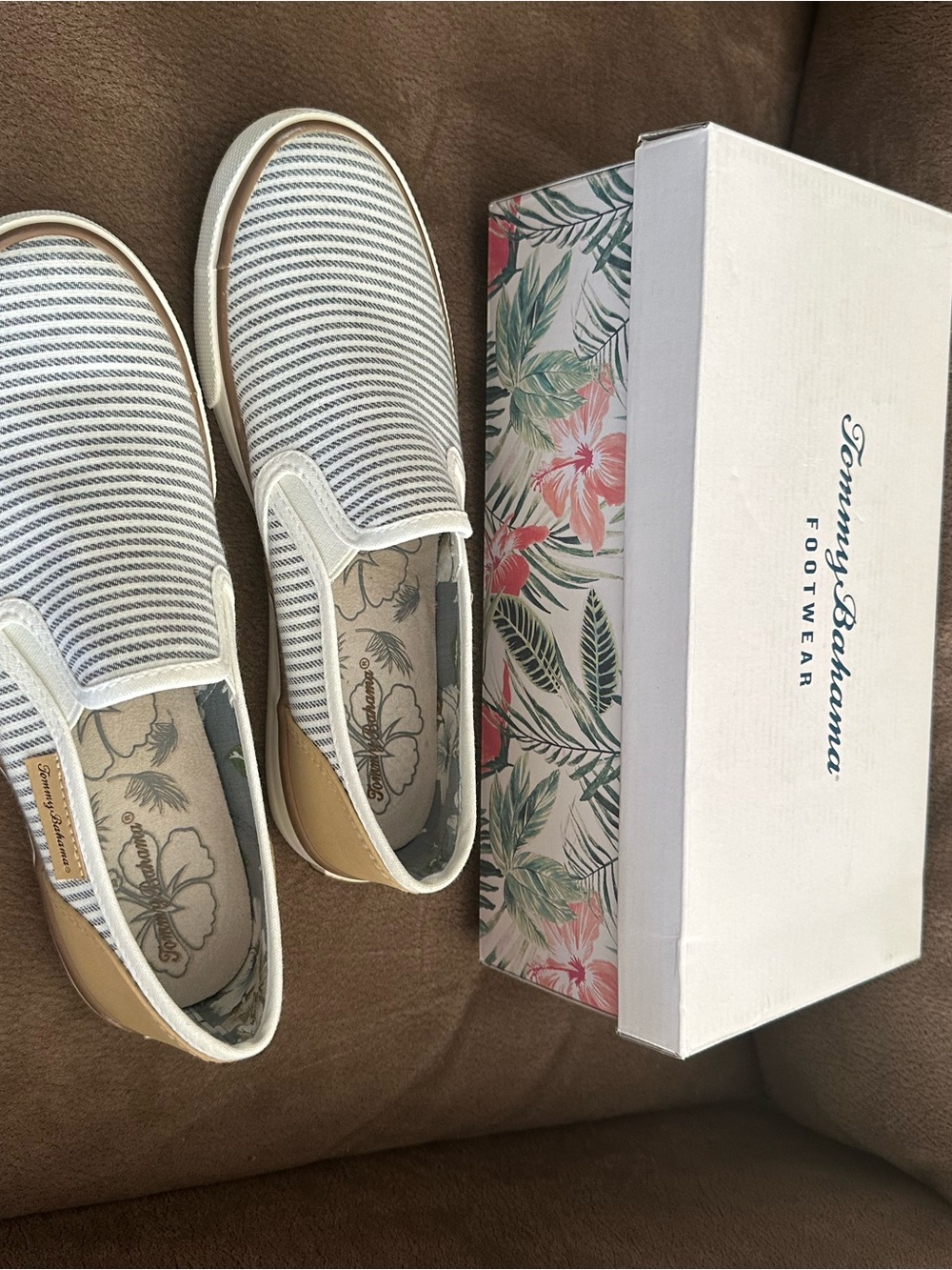 Tommy Bahama Striped Slip-On Sneakers in White and Navy with Brown Trim 8.5 - Picture 8 of 10